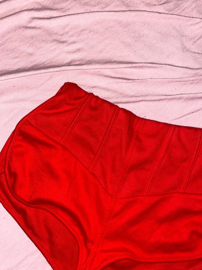 Short rouge - photo numéro 2