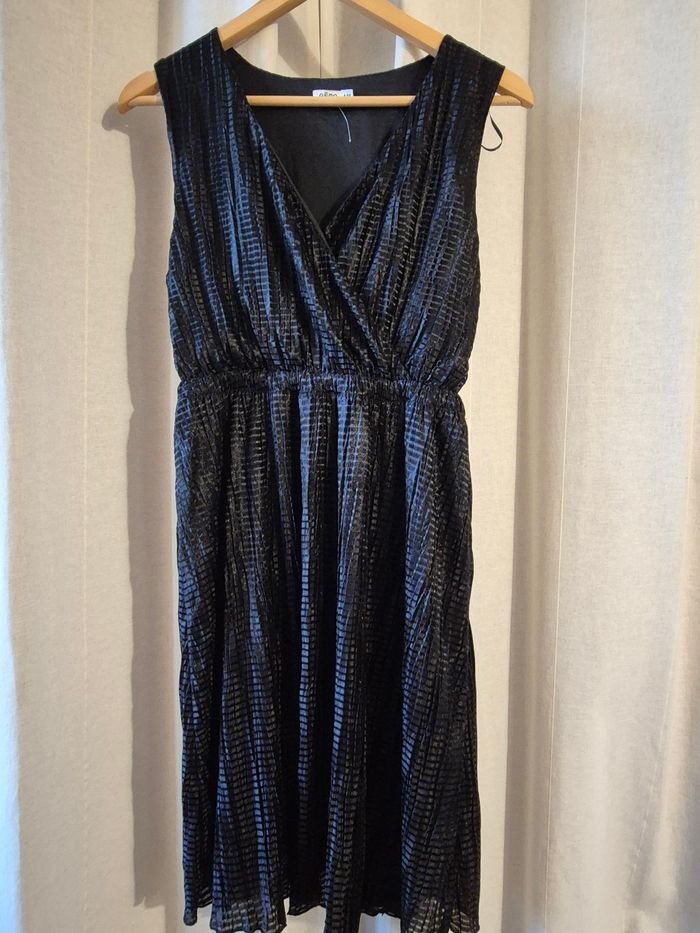 Robe noire taille 18 neuve