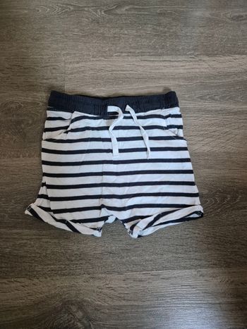 Short à rayures