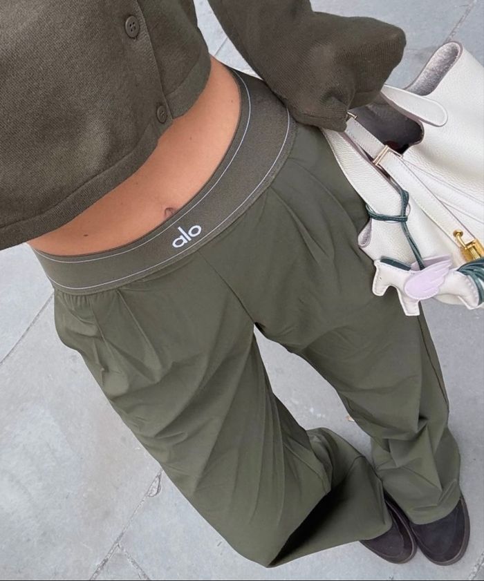 Pantalon Alo Yoga suit up Kaki - photo numéro 2