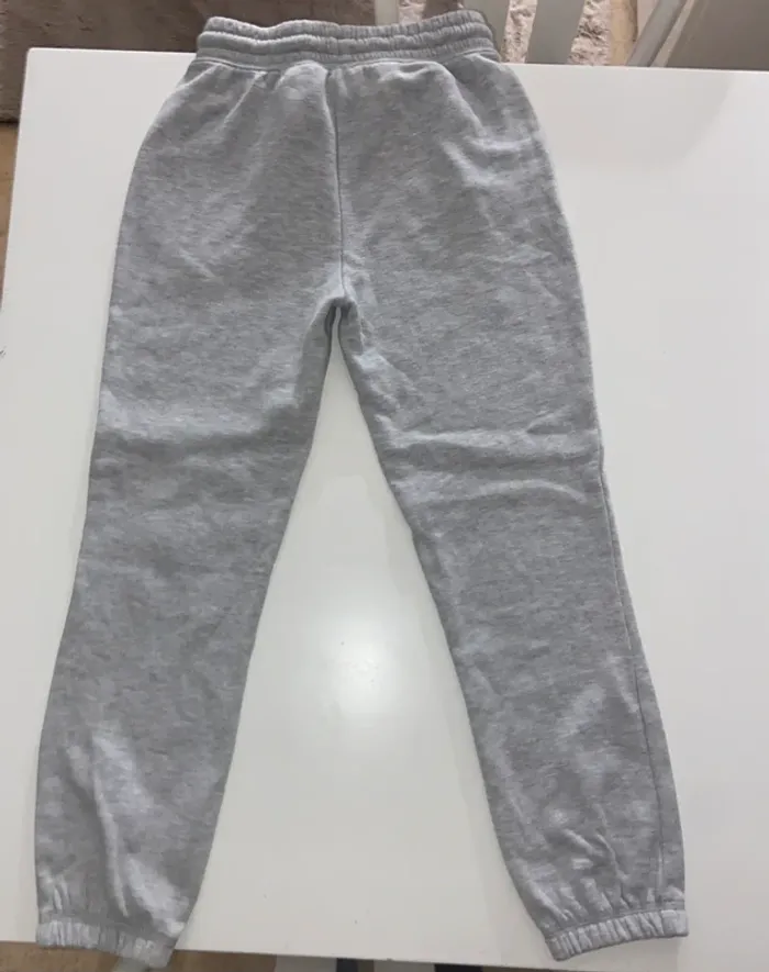 Jogging gris - photo numéro 3