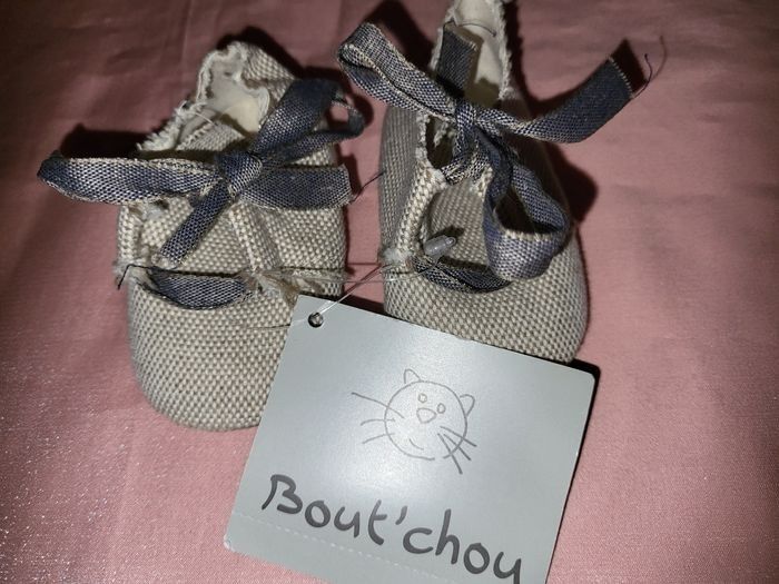 Chaussure t 16 bebe tissu beige neuf avec etiquette