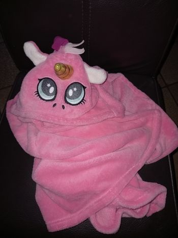 Cape licorne avec tête licorne