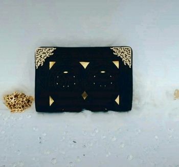 Pochette noir avec anse amovible doré