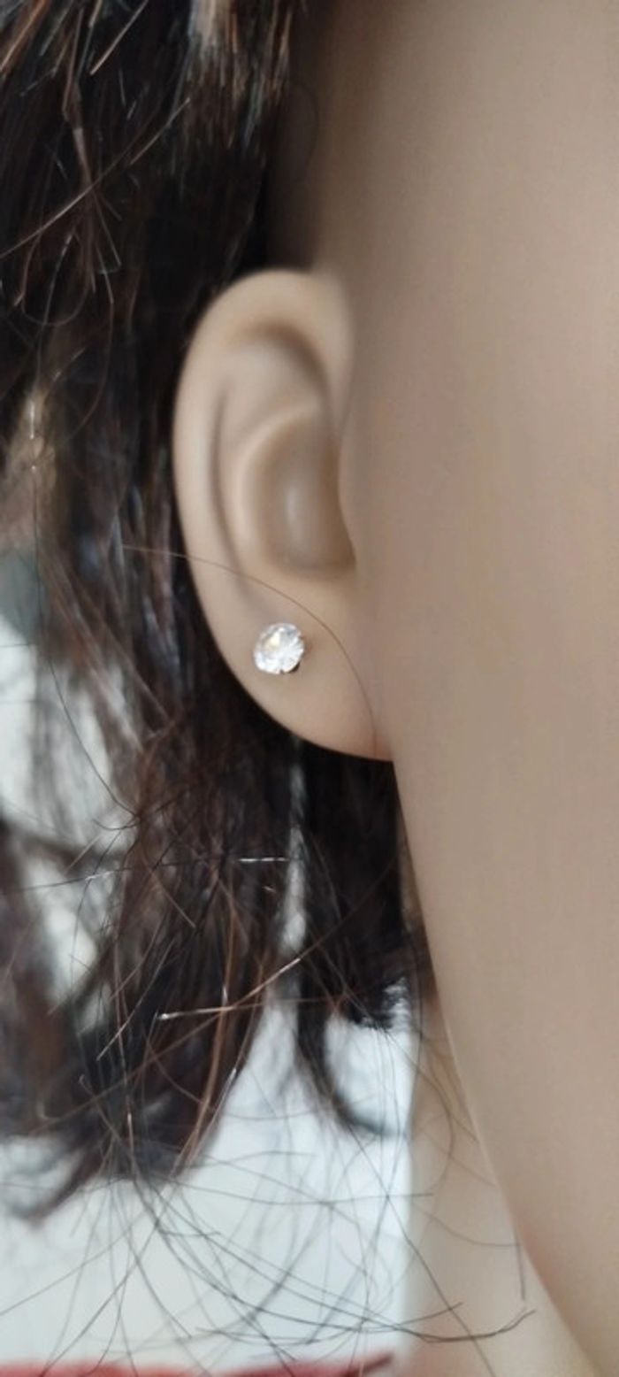 Éclatants Clous plaqué Or 24 carats et son Zircon authentique. - photo numéro 6
