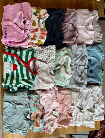 Lot 18 pyjamas bébé fille 0-6 mois