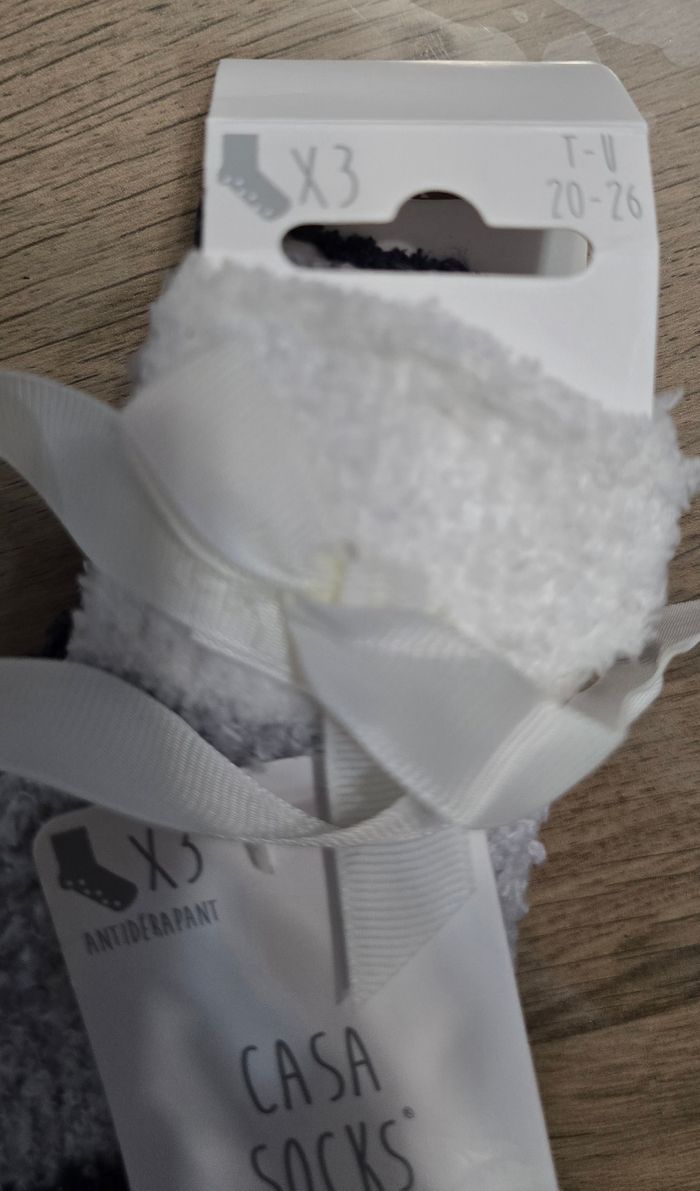 Lot 3 paires de chaussettes hiver antidérapantes neuves taille 20-26 - photo numéro 5