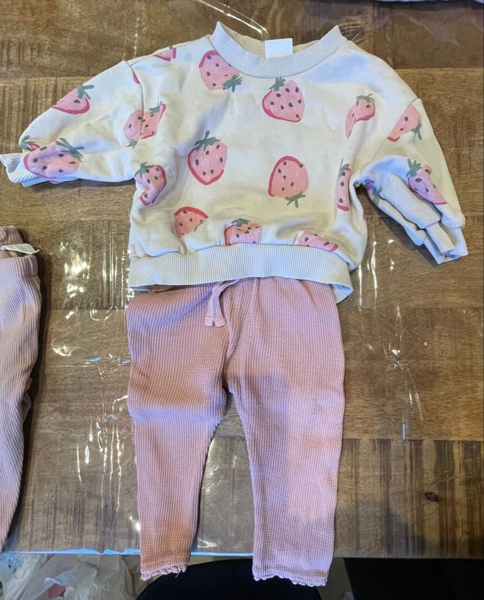 Lot vêtements bébé fille 6-9 mois (68-74 cm) - photo numéro 2