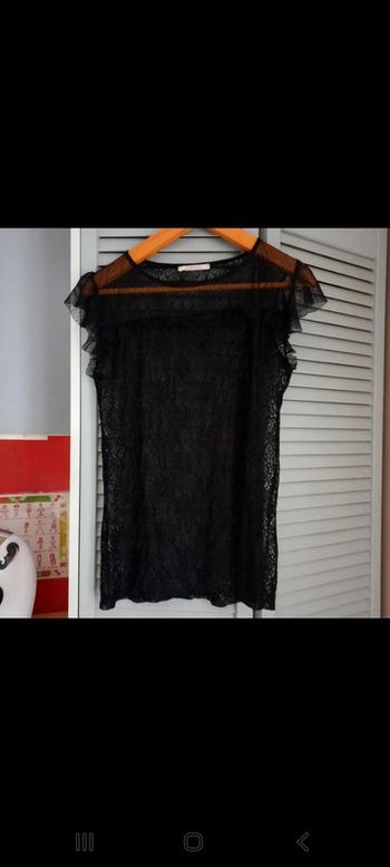 Haut noir en dentelle