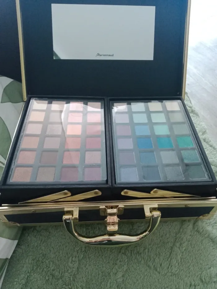 Mallette complète maquillage - photo numéro 3