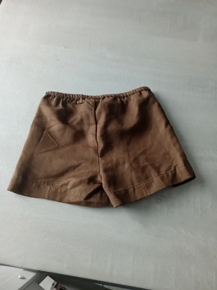 short neuf 4 ans - photo numéro 2