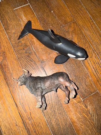 Lot 2 figurines schleich  Valeur des deux 21,98 euros