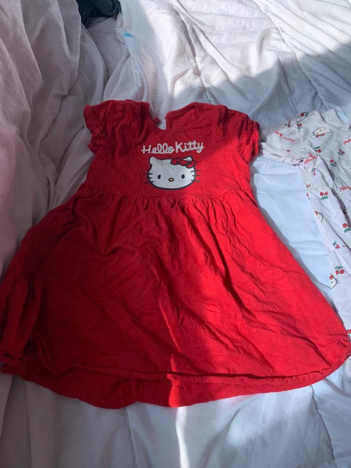2 robes Hello Kitty - photo numéro 2