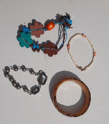 Lot 4 bracelets