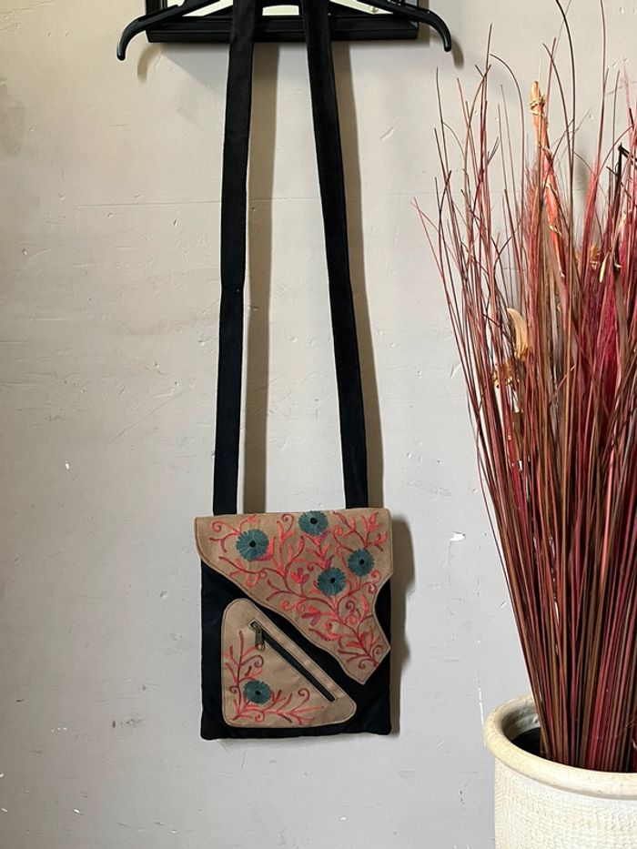 Sac à main pochette bandoulière velour et broderie - photo numéro 4