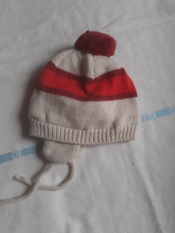 Bonnet beige rayé rouge et bordeaux