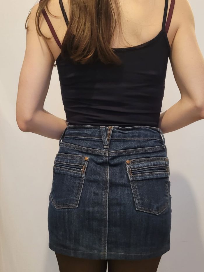 Jupe courte en jean - photo numéro 2