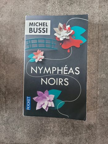 Livre de poche nymphéas noirs