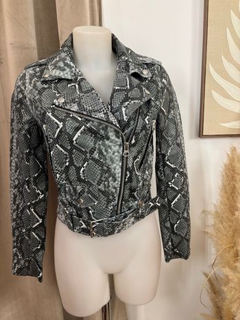 Veste bershka taille S en très bon état 