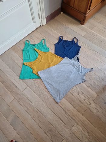 Lot 4 débardeurs coton 38