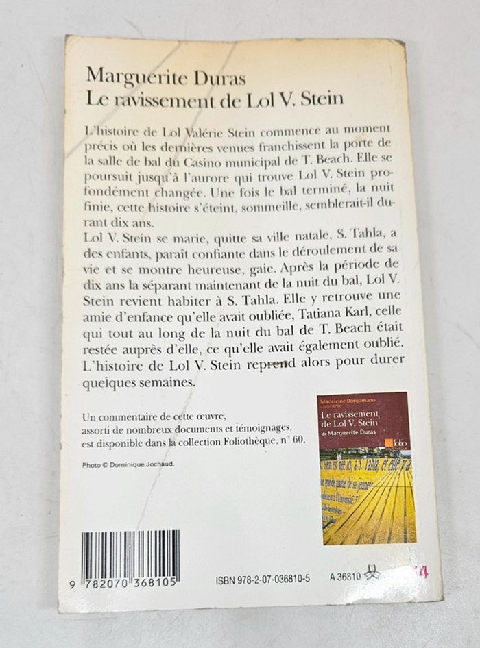 "Le ravissement de Lol V. Stein", de Marguerite Duras.
Folio.
194 pages.
ISBN : 978.2.07.036810.5 - photo numéro 2
