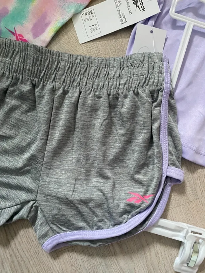 Ensemble tee shirt T-shirt et short Reebok taille 3 4 ans neufs - photo numéro 3