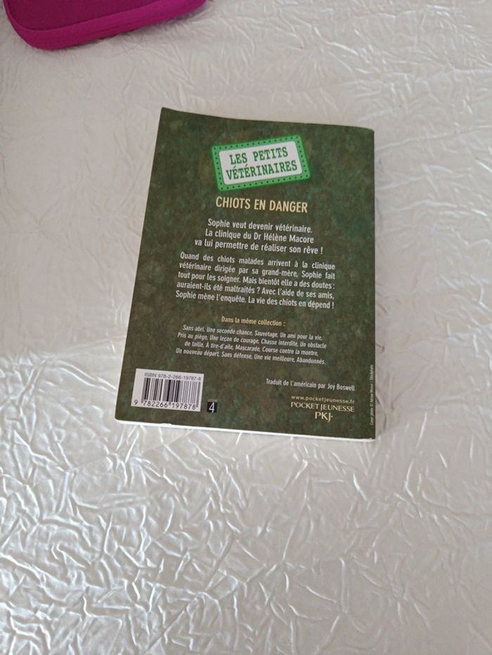 Livre les petits vétérinaires " chiots en danger" - photo numéro 2