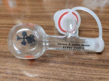 Bouchon verseur l'as des as 2cl verre codex