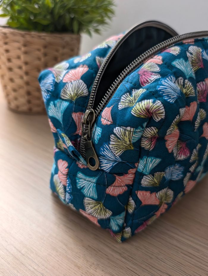 Trousse matelassée pour maquillage etc - photo numéro 6
