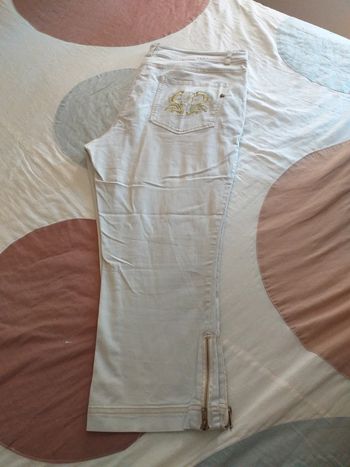 Pantacourt crème avec fermeture en bas