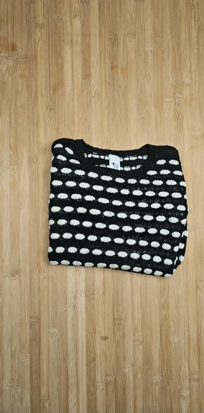 Titre : Pull Vintage C&A motif pois noir et blanc - Taille 142/152