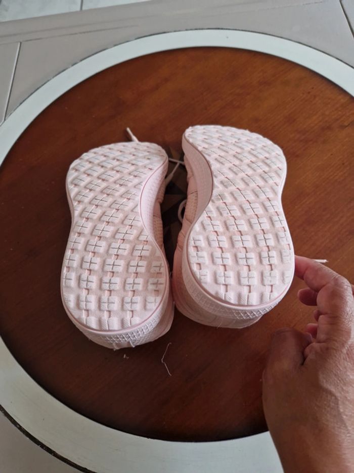 Baskets neuve 🩷 - photo numéro 5