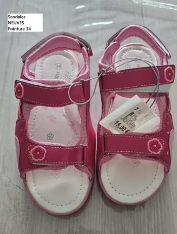 Sandales NEUVES fille 34