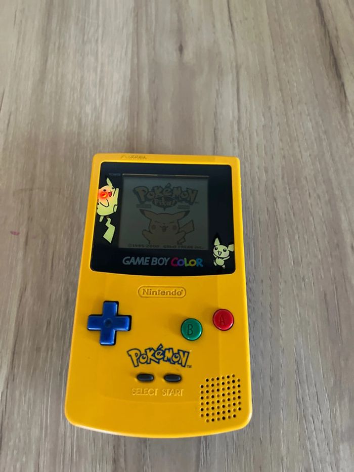 Gameboy Colors édition spéciale pikachu - photo numéro 3