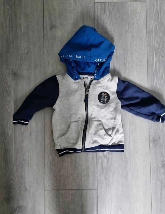 ​Sweat zippé à capuche Gémo 18 mois - Gris chiné & Bleu marine - Style Baseball Tres  Bonne Etat