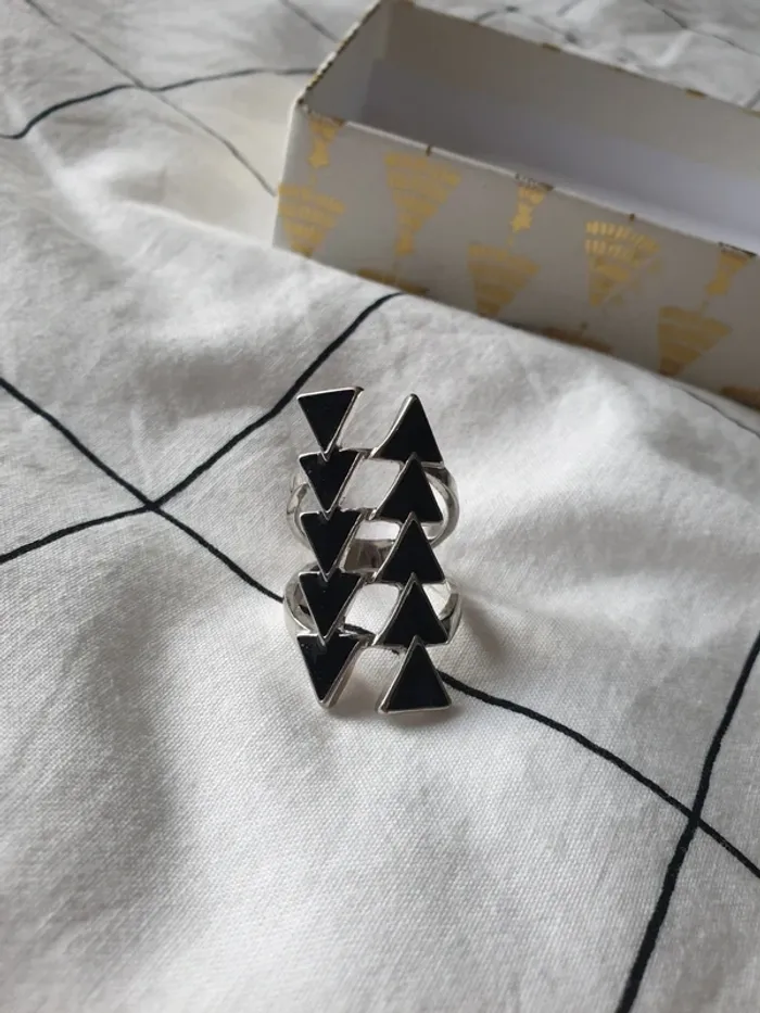 Bague triangles