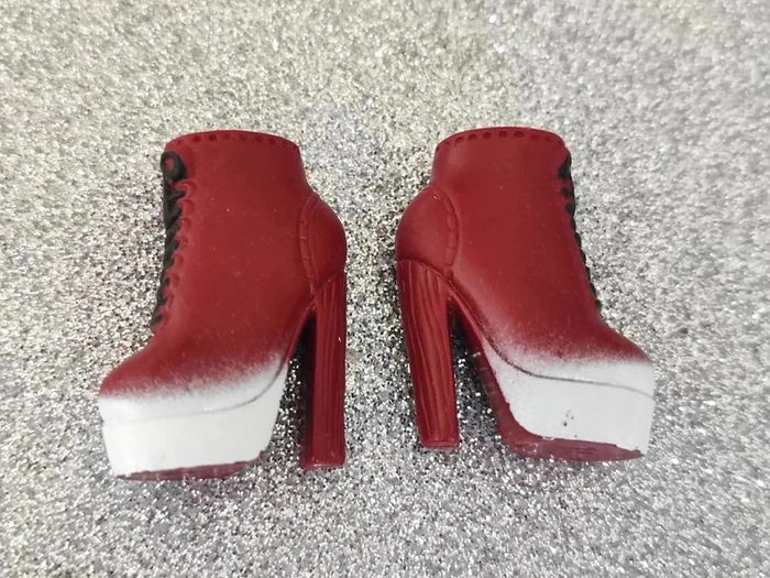 14/ chaussure Monster High bottine bordeaux/blanche - photo numéro 4