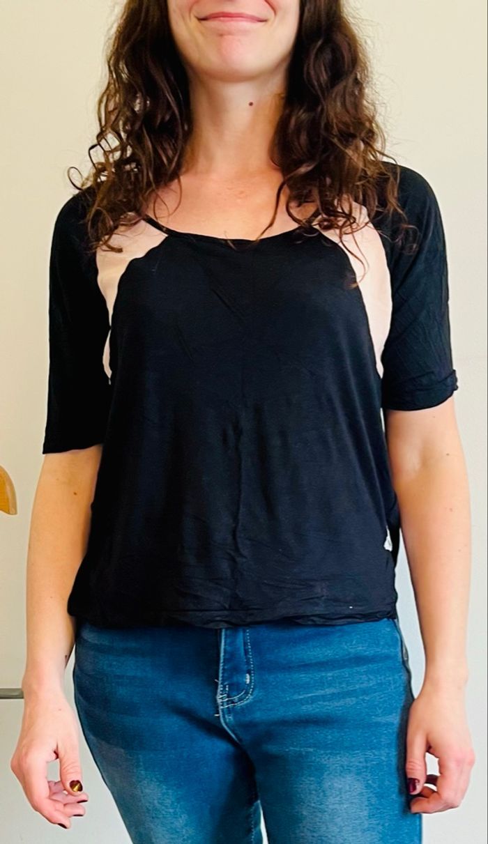 T-shirt bicolore noir et beige SH Basic - Taille M/38 - Très bon état - photo numéro 1