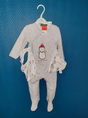 Pyjama + bonnet + bavoir de Noël neuf 9 mois