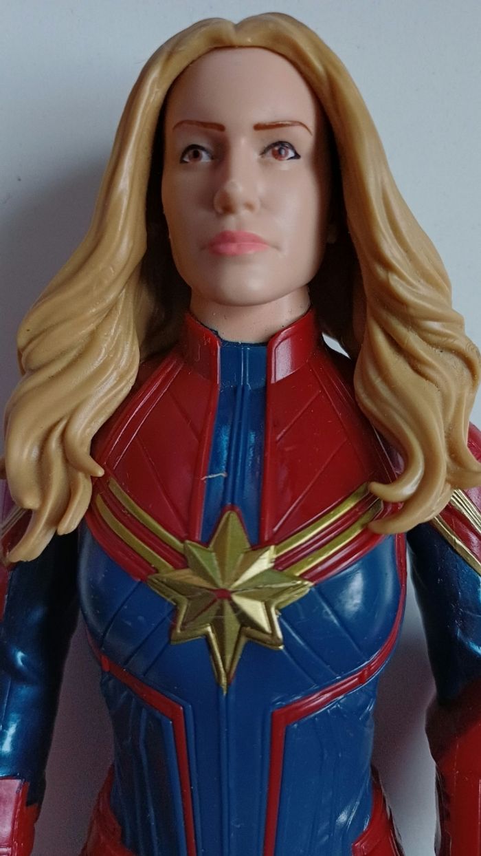 Figurine Hasbro 
Avengers Marvel Endgame Titan Héro Power f capitaine Marvel legends - photo numéro 2