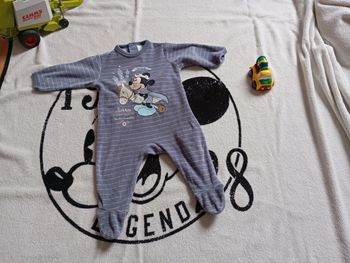 Pyjama Disney et 6 mois