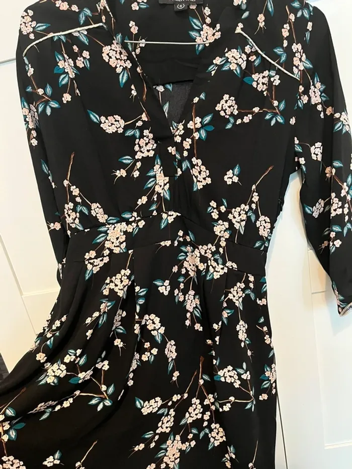 Robe noire à fleurs - photo numéro 3