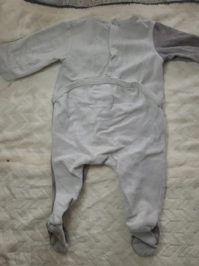 👶Pyjamas hivers Tex taille 6mois👶 - photo numéro 2