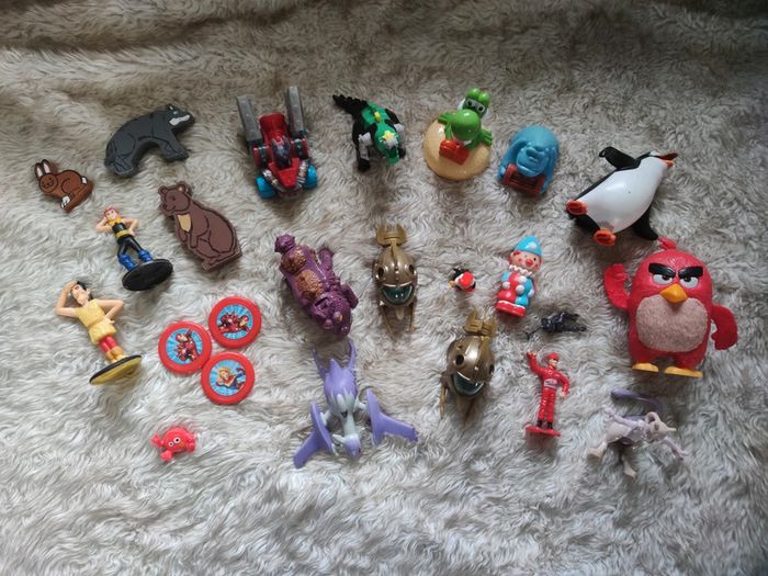 Lot 24 jouets/figurines divers