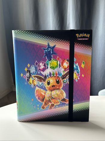 Classeur carte Pokémon « évolutions prismatiques »