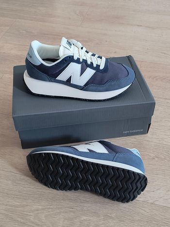 Baskets chaussures New Balance neuves taille 36.5