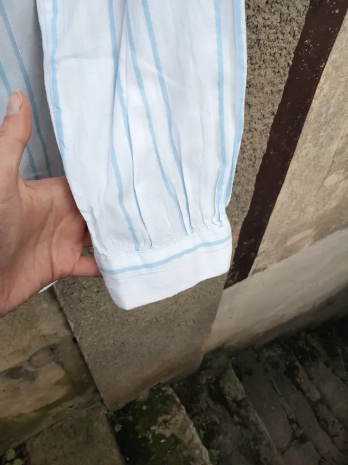 Chemise blanche a liseré bleue/argenté Kiabi taille 40 - photo numéro 5