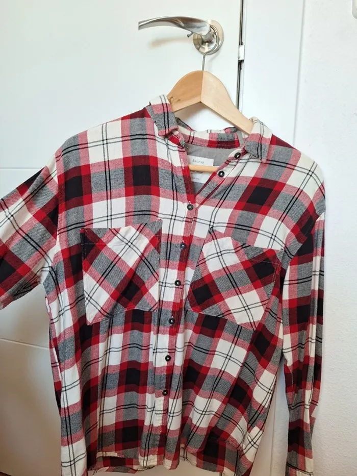 camiseta cuadros Bershka