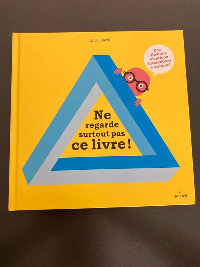 Ne regarde surtout pas ce livre
