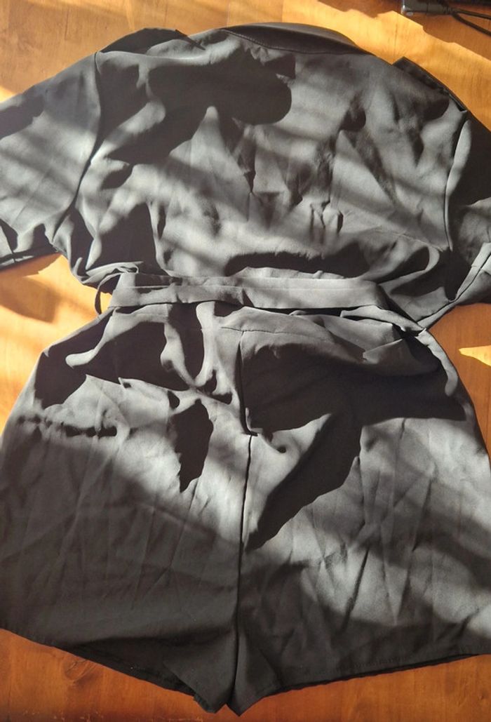 Joli combishort noir taille 38 - photo numéro 4